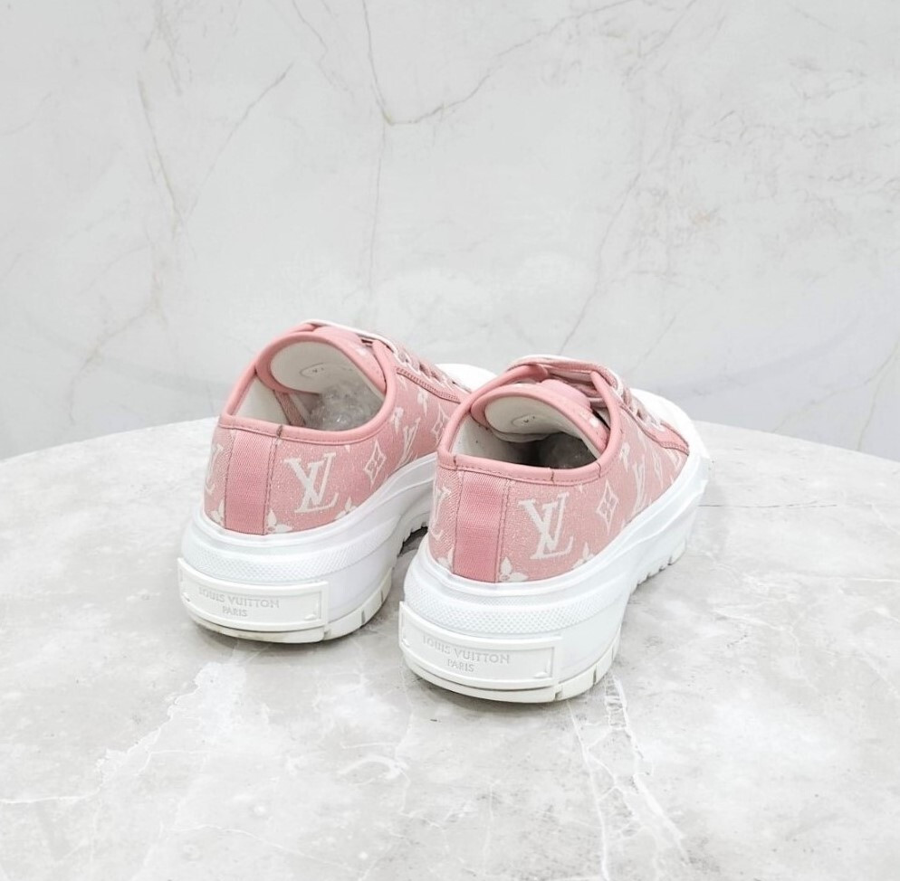 [럭스유] 38 / 루이비통 LV 핑크 모노그램 스쿼드 스니커즈 1A9S0M