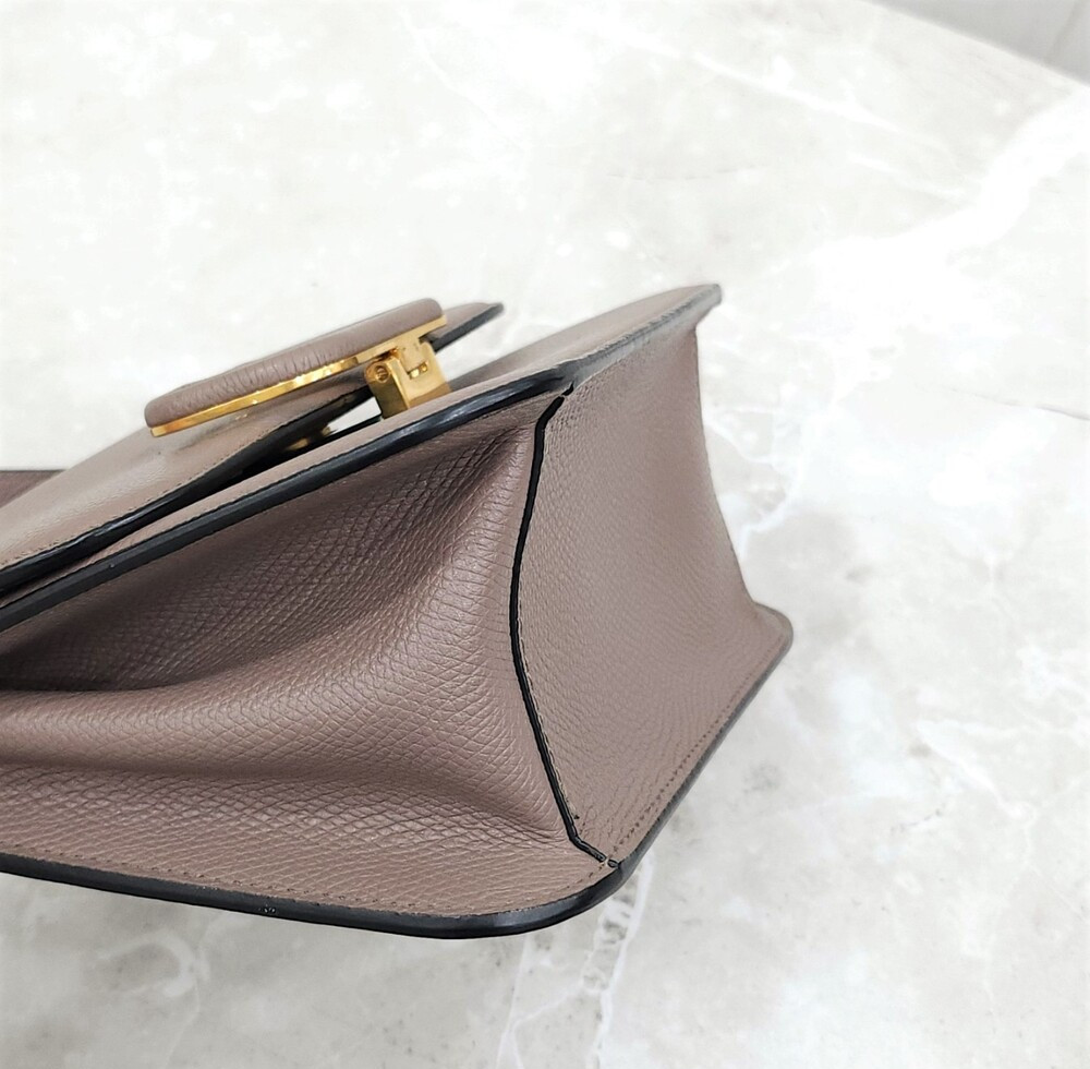 [럭스유] 발렌티노 가라바니 브이 슬링 클레이 크로스백