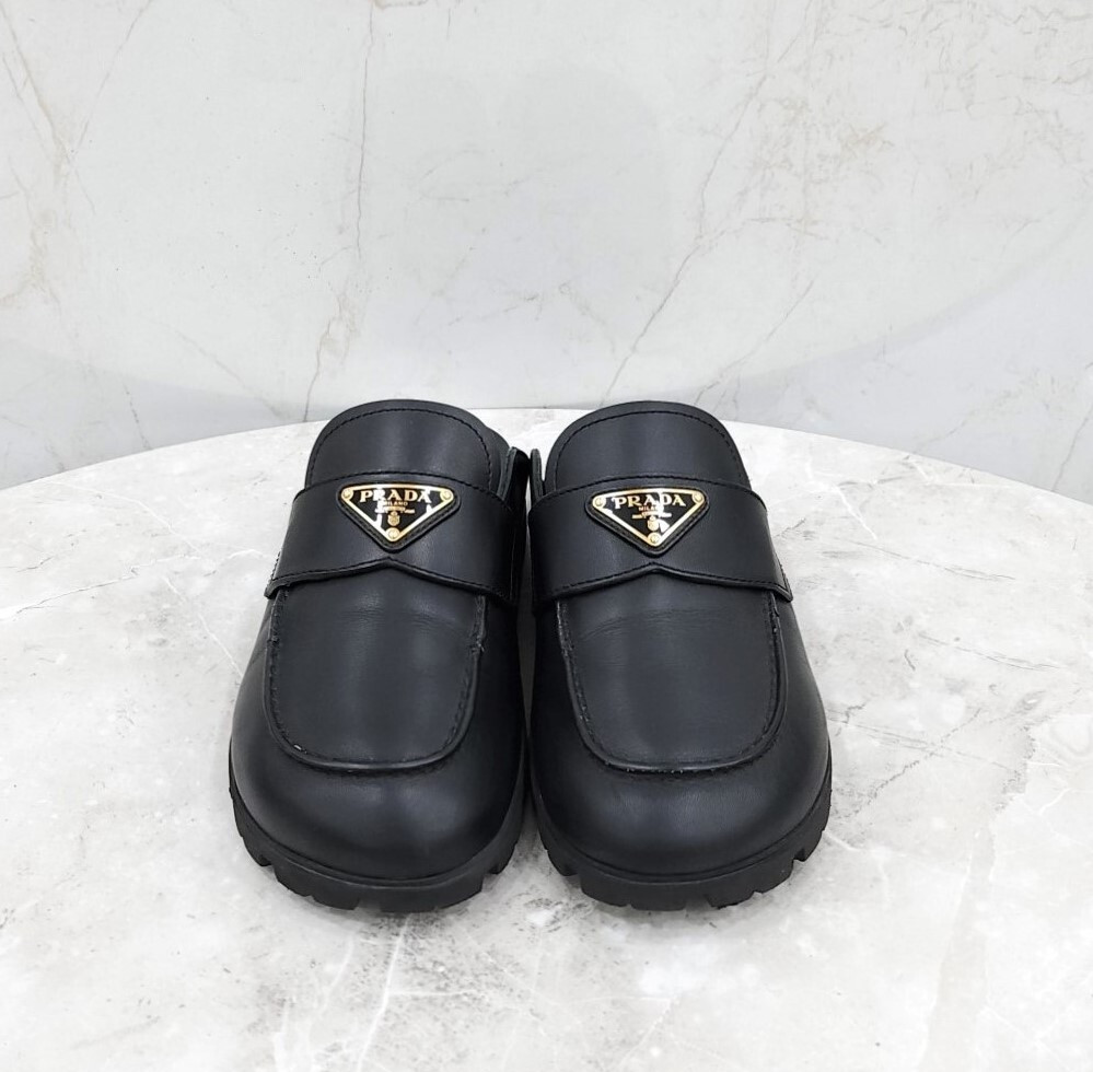 [럭스유] 37.5 / 프라다 삼각로고 레더 뮬 블랙 1S430N