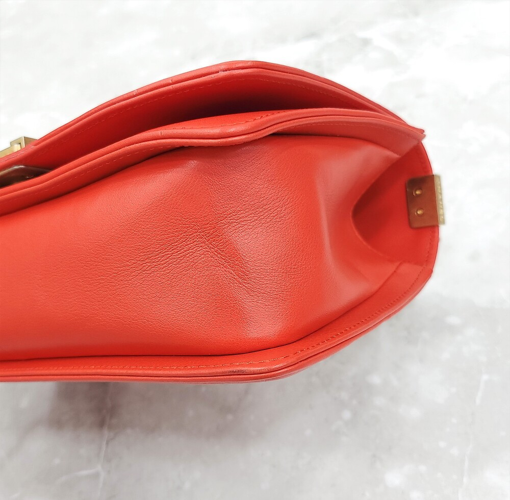 [럭스유] 샤넬 쉐브론 보이 플랩백 미디움 금장 27번대