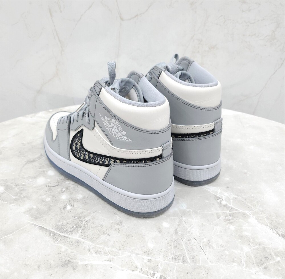 [럭스유] 42 / 디올 X 나이키 에어조던1 하이 OG 스니커즈