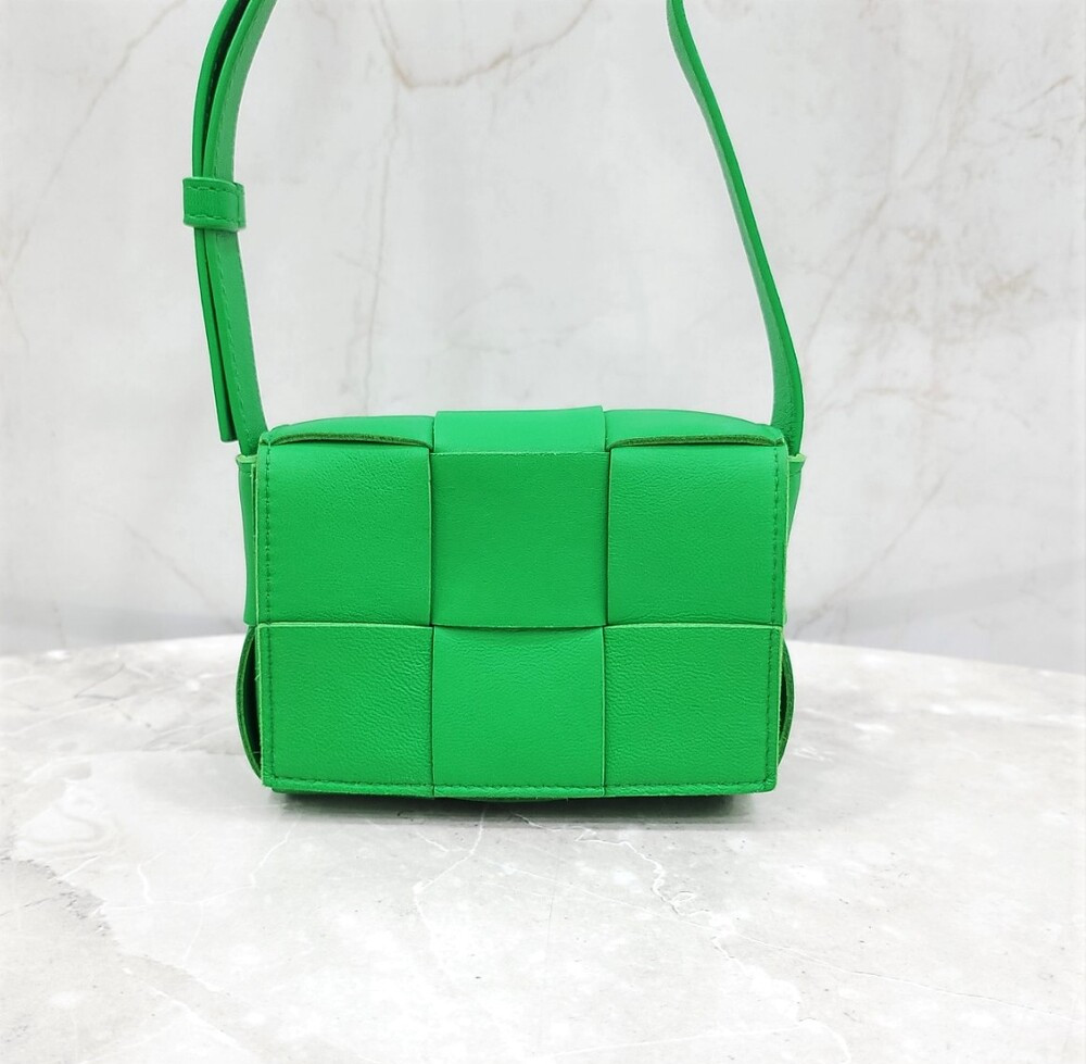 [럭스유] 보테가베네타 그린 인트레치아토 미니 카세트백