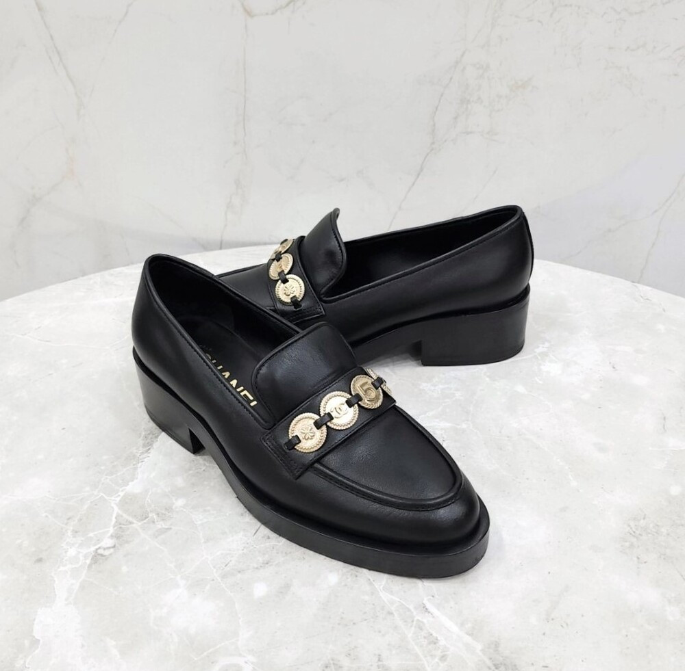 [럭스유] 35.5 / 샤넬 메달리온 코인 레더 로퍼