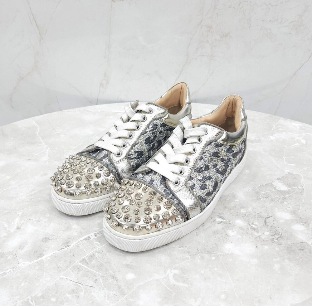 [럭스유] 37.5 / 크리스찬루부탱 실버 주니어 스파이크 스니커즈