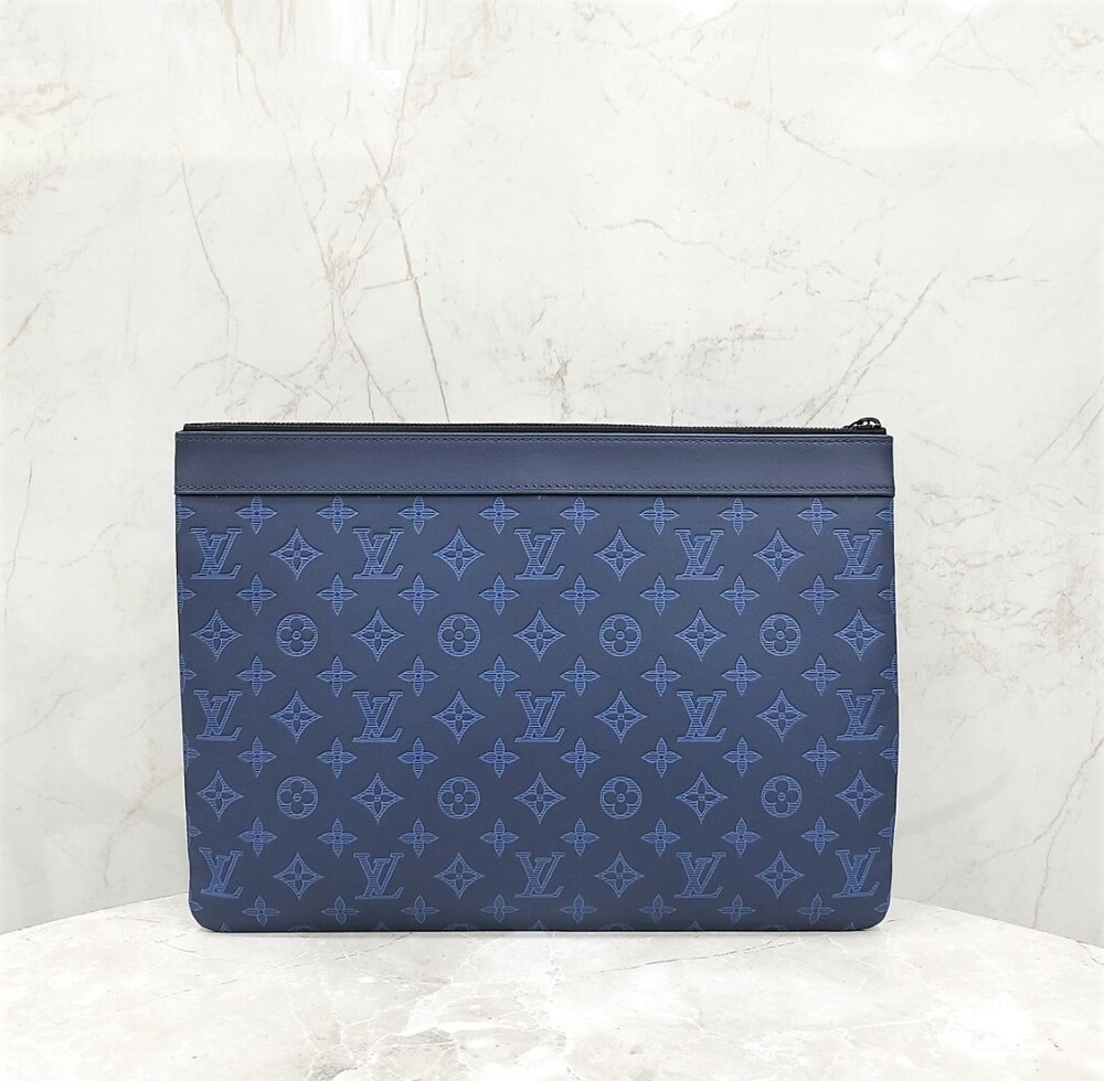 [럭스유] 루이비통 쉐도우 모노그램 포쉐트 클러치백 블루 GM M80425