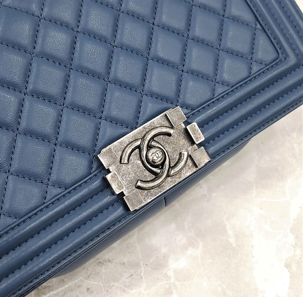 [럭스유] 샤넬 보이백 미듐 플랩백 램스킨 네이비 은장 23번대