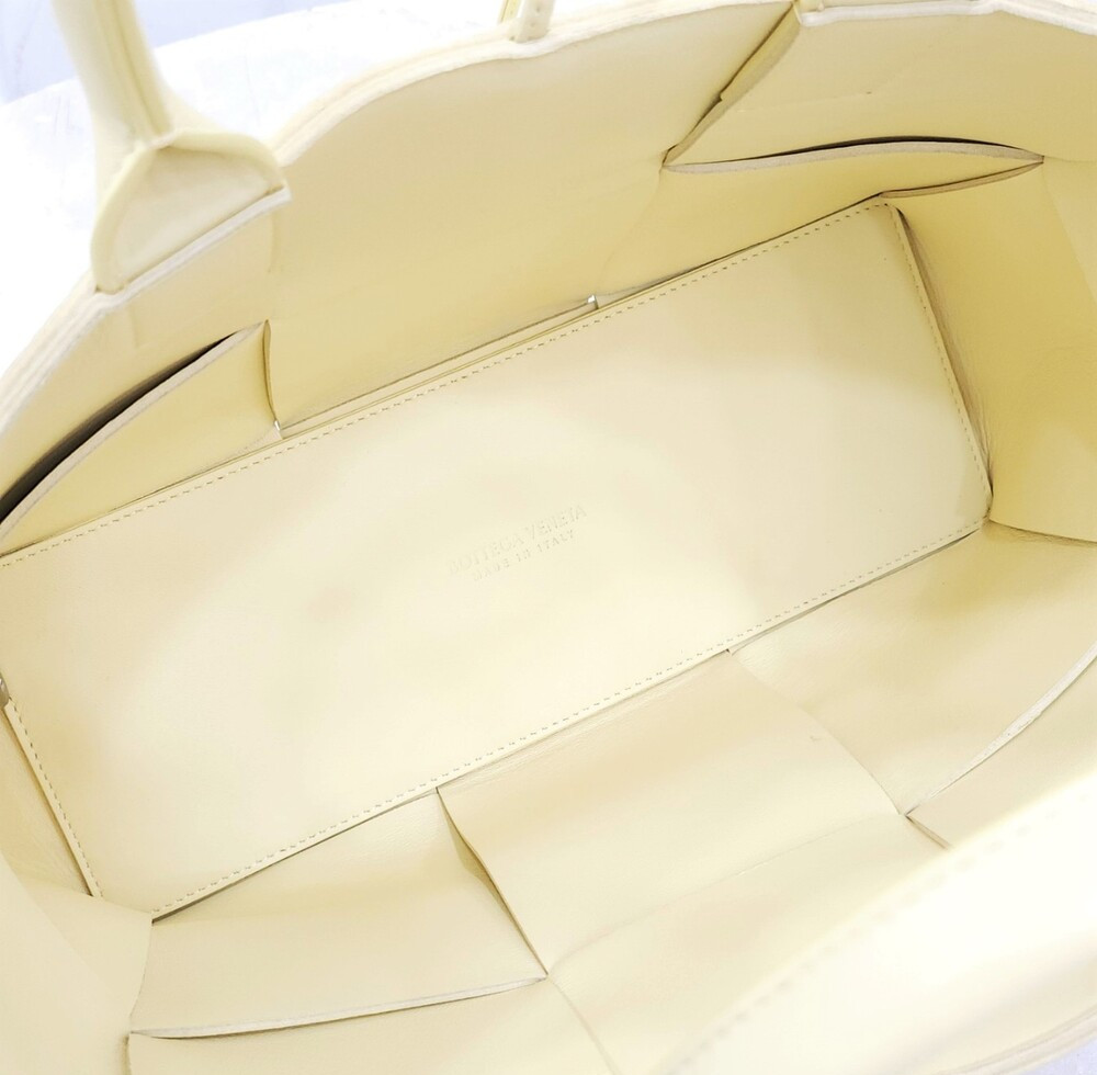 [럭스유] 보테가베네타 인트레치아토 미디엄 아르코 토트백