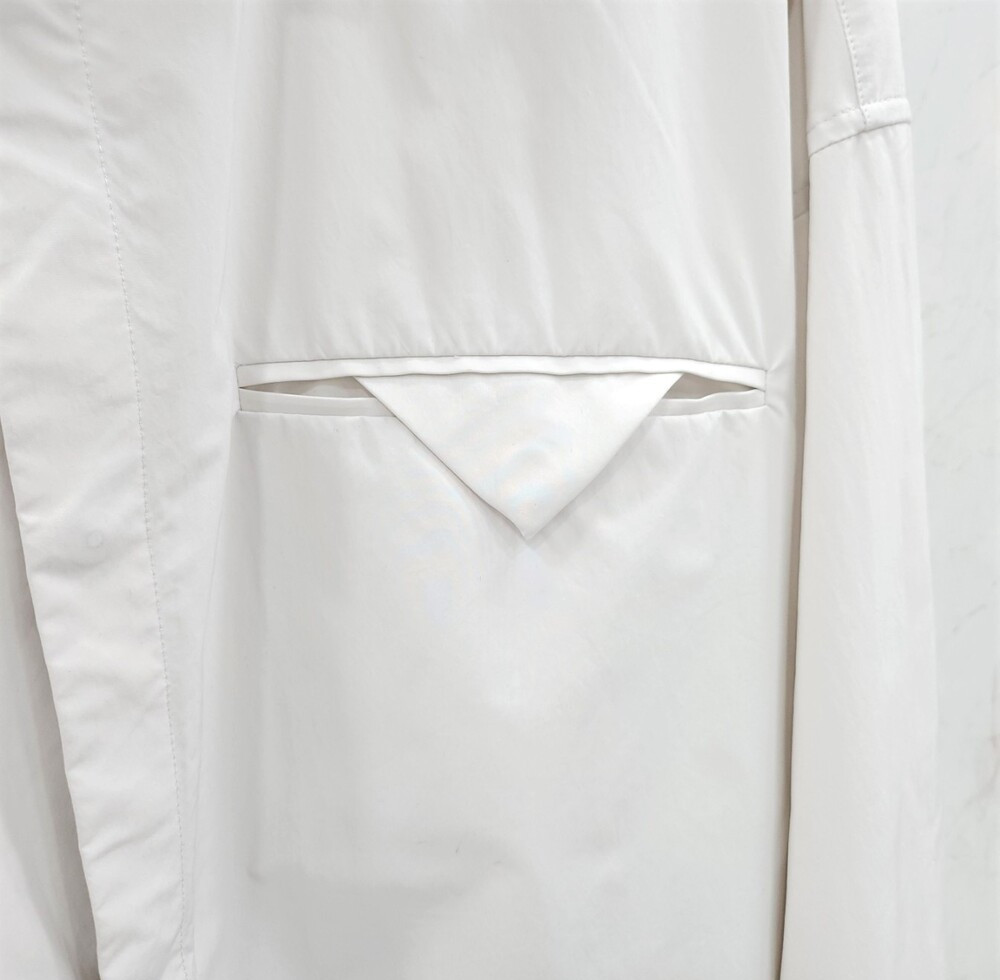 [럭스유] L / 프라다 트라이앵글 디테일 셔츠 SC753