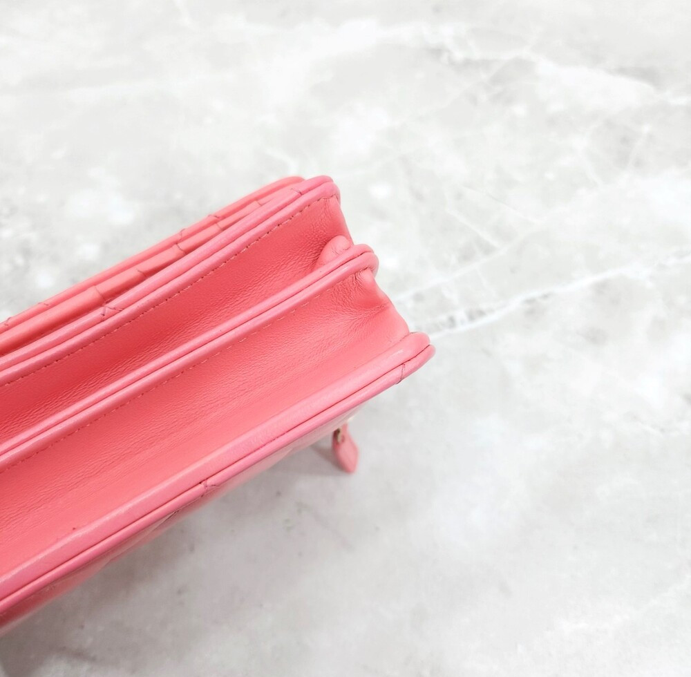 [럭스유] (새상품) 샤넬 시즌 핑크 램스킨 미니 플랩 숄더백 AP2635