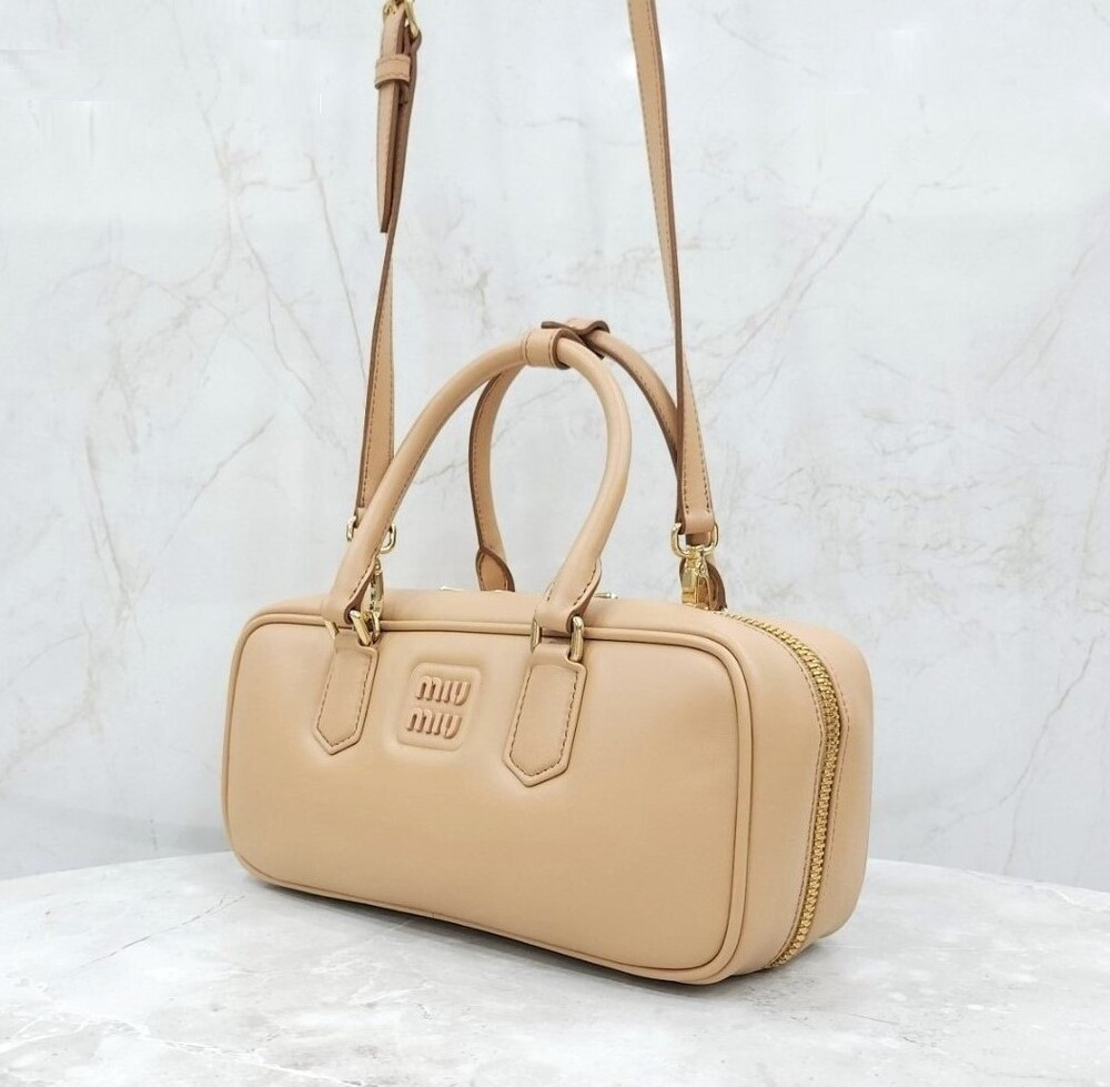 [럭스유] 미우미우 아르카디 레더 토트 숄더백 라지 베이지 5BB148