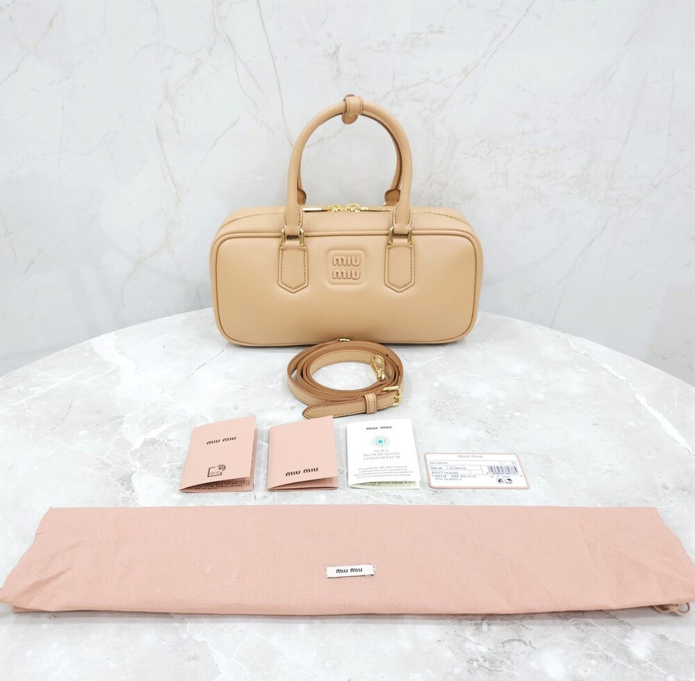 [럭스유] 미우미우 아르카디 레더 토트 숄더백 라지 베이지 5BB148