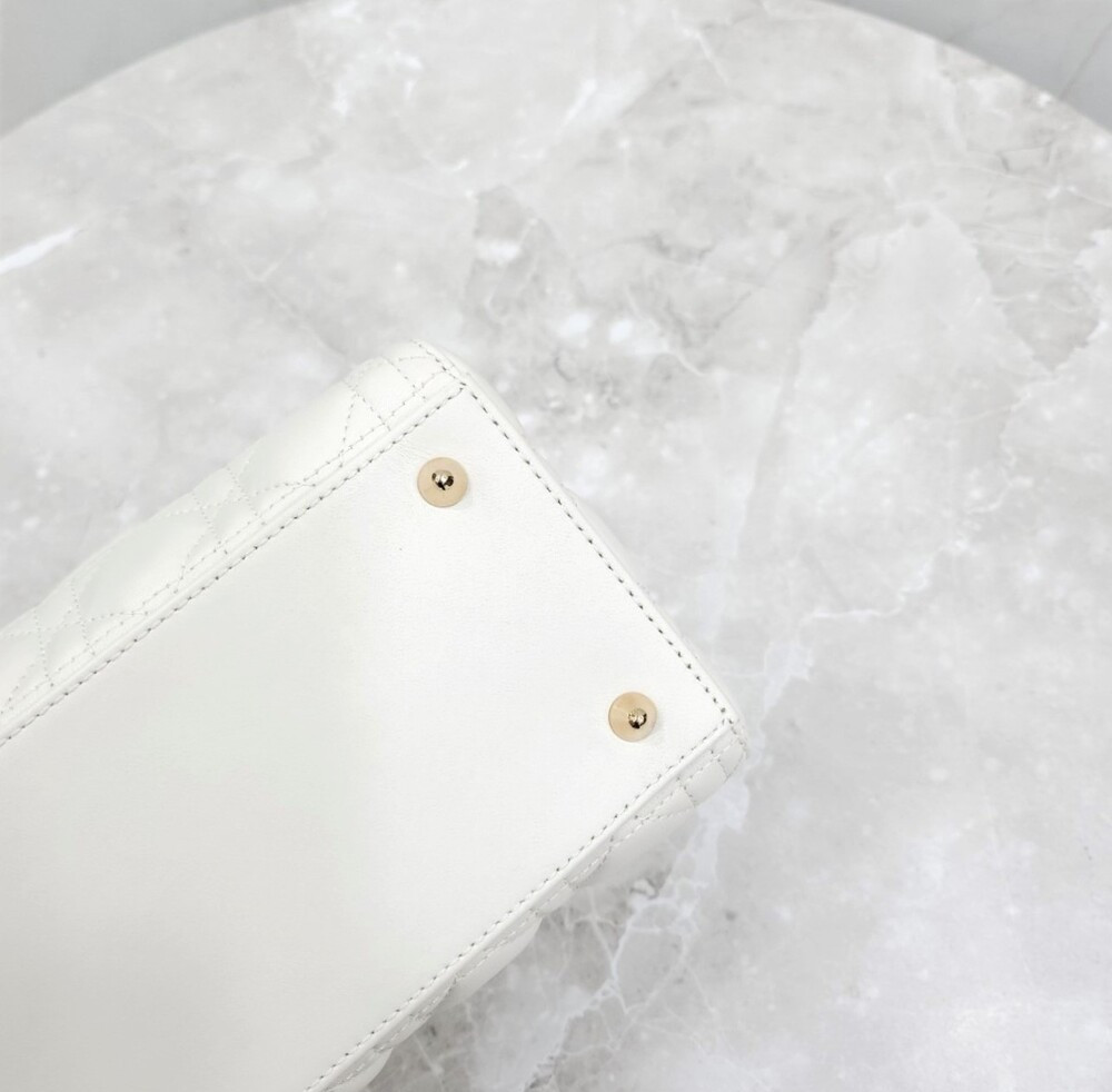 [럭스유] 디올 레이디 디올 백 미디움 화이트 금장