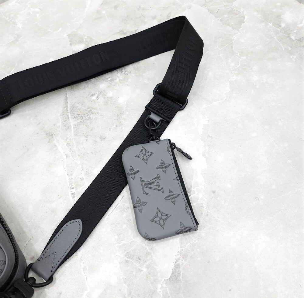 [럭스유] 루이비통 쉐도우 모노그램 트리오 메신저백 M46603