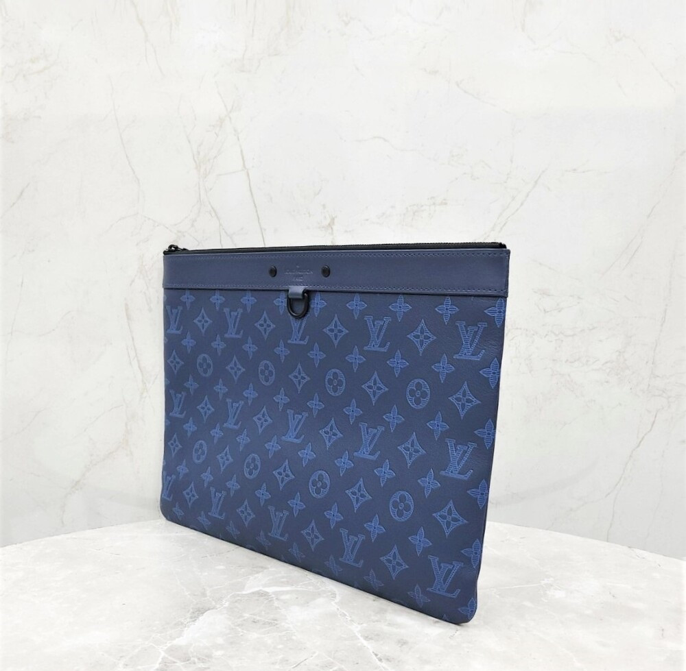 [럭스유] 루이비통 쉐도우 모노그램 포쉐트 클러치백 블루 GM M80425