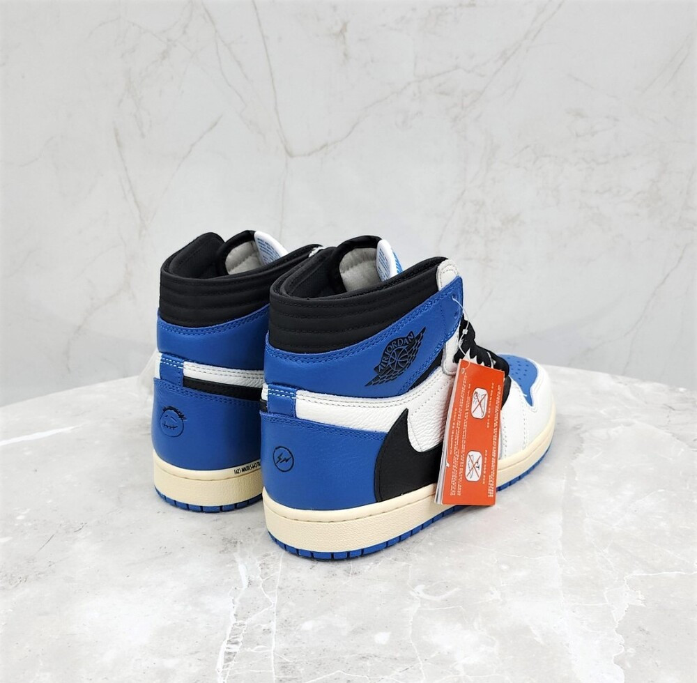 [럭스유] UK7 / 나이키 X 트래비스 스캇 프라그먼트 조던1 하이OG