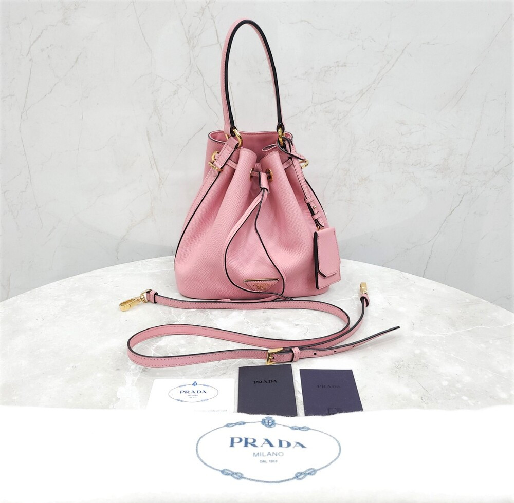 [럭스유] 프라다 사피아노 탑핸들 버킷백 페탈 핑크 1BE032