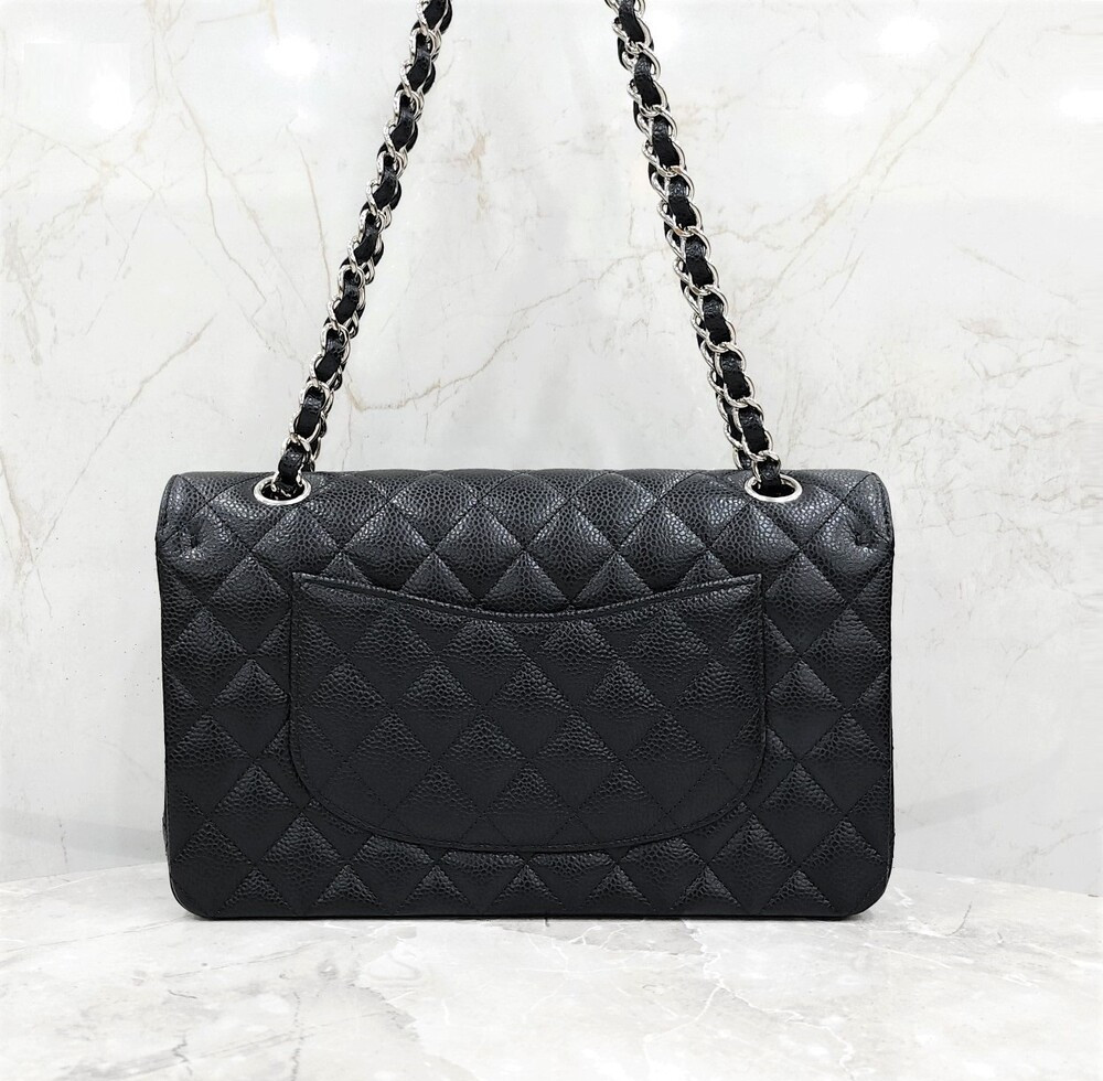 [럭스유] (새상품) 샤넬 캐비어 클래식 미듐 플랩백 블랙 은장 A01112