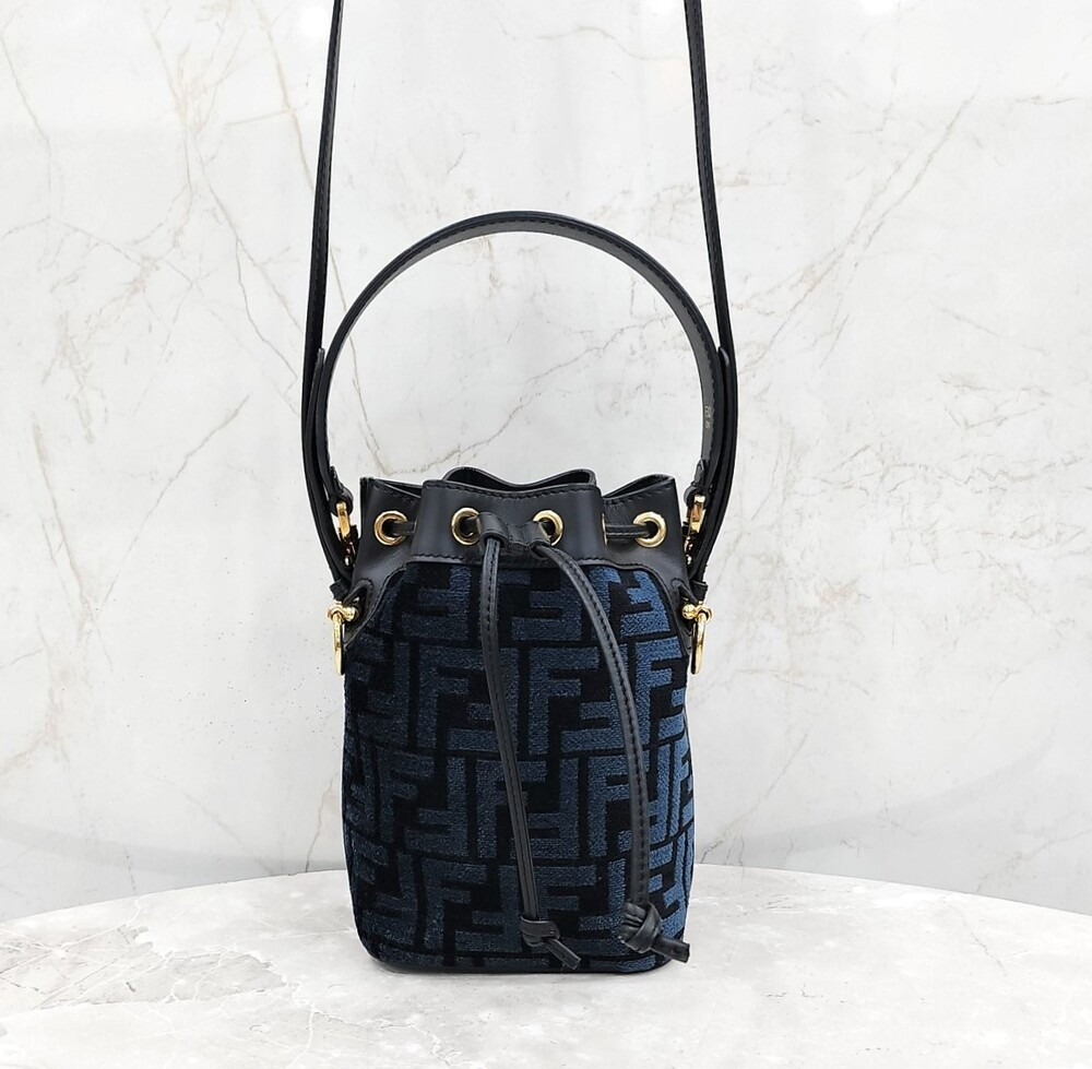 [럭스유] 펜디 FF 몬트레조 레더 버킷 미니백 8BS010