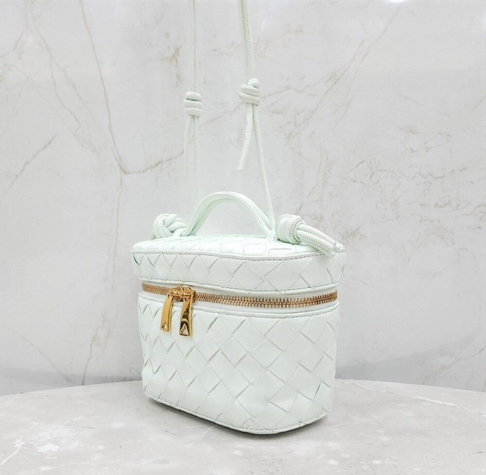 [럭스유] 보테가베네타 인트레치아토 미니 베니티 케이스 크로스백 743551