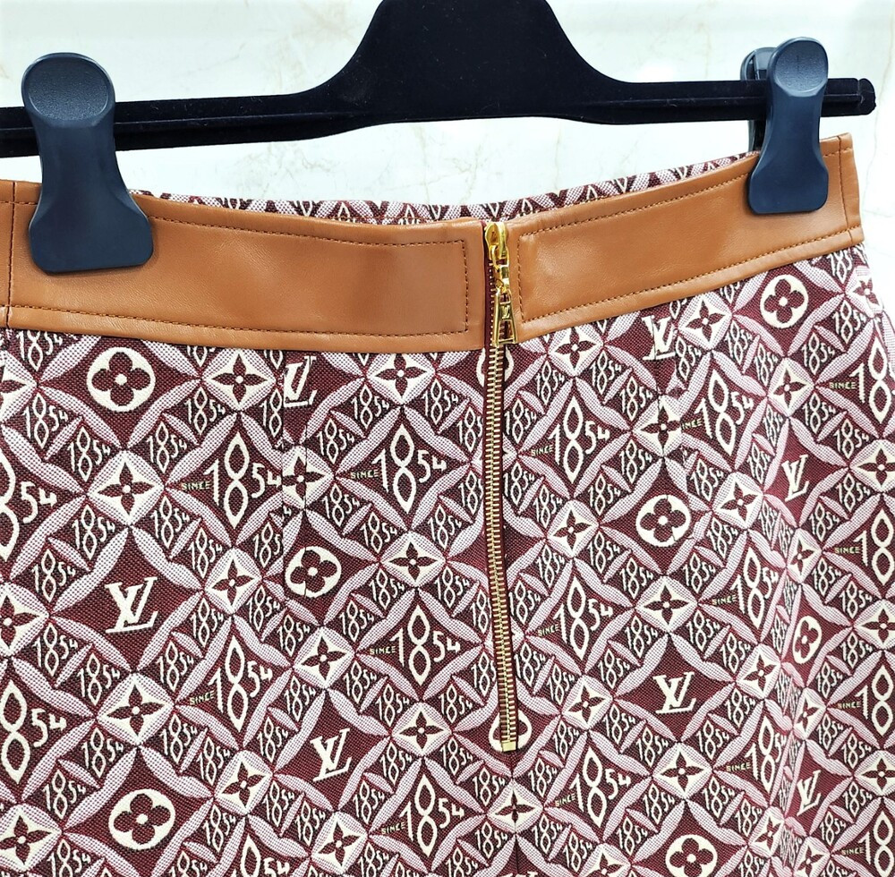 [럭스유] 36 / 루이비통 Since 1854 메탈릭 버클 모노그램 스커트