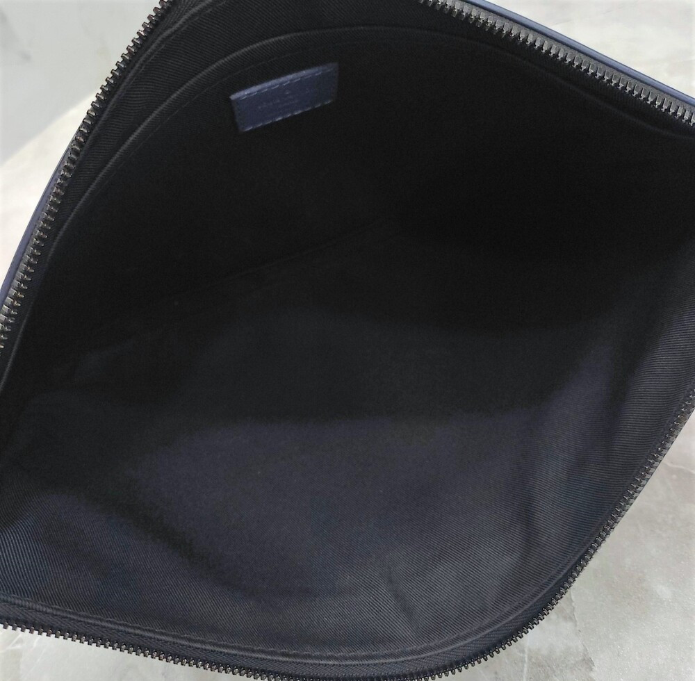 [럭스유] 루이비통 쉐도우 모노그램 포쉐트 클러치백 블루 GM M80425