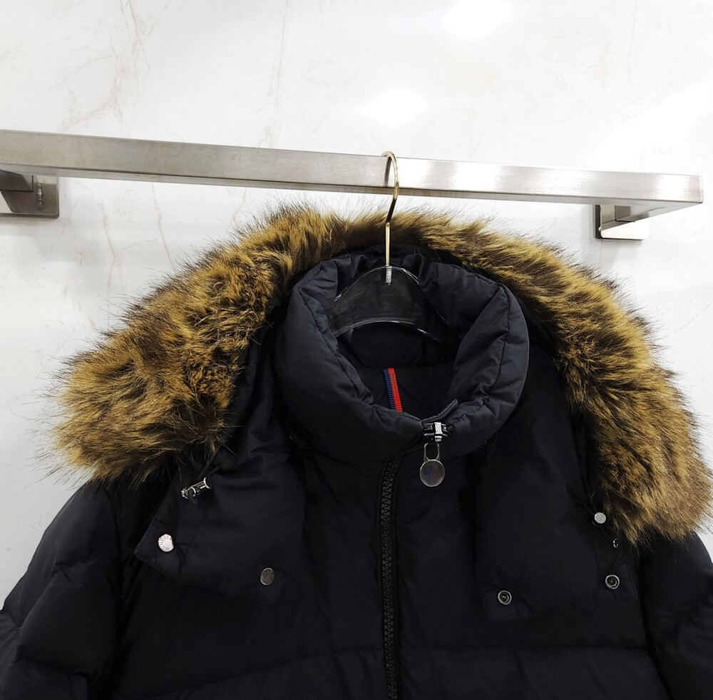 [럭스유] 4 / 몽클레어 마야프 패딩 블랙 J20911A00270