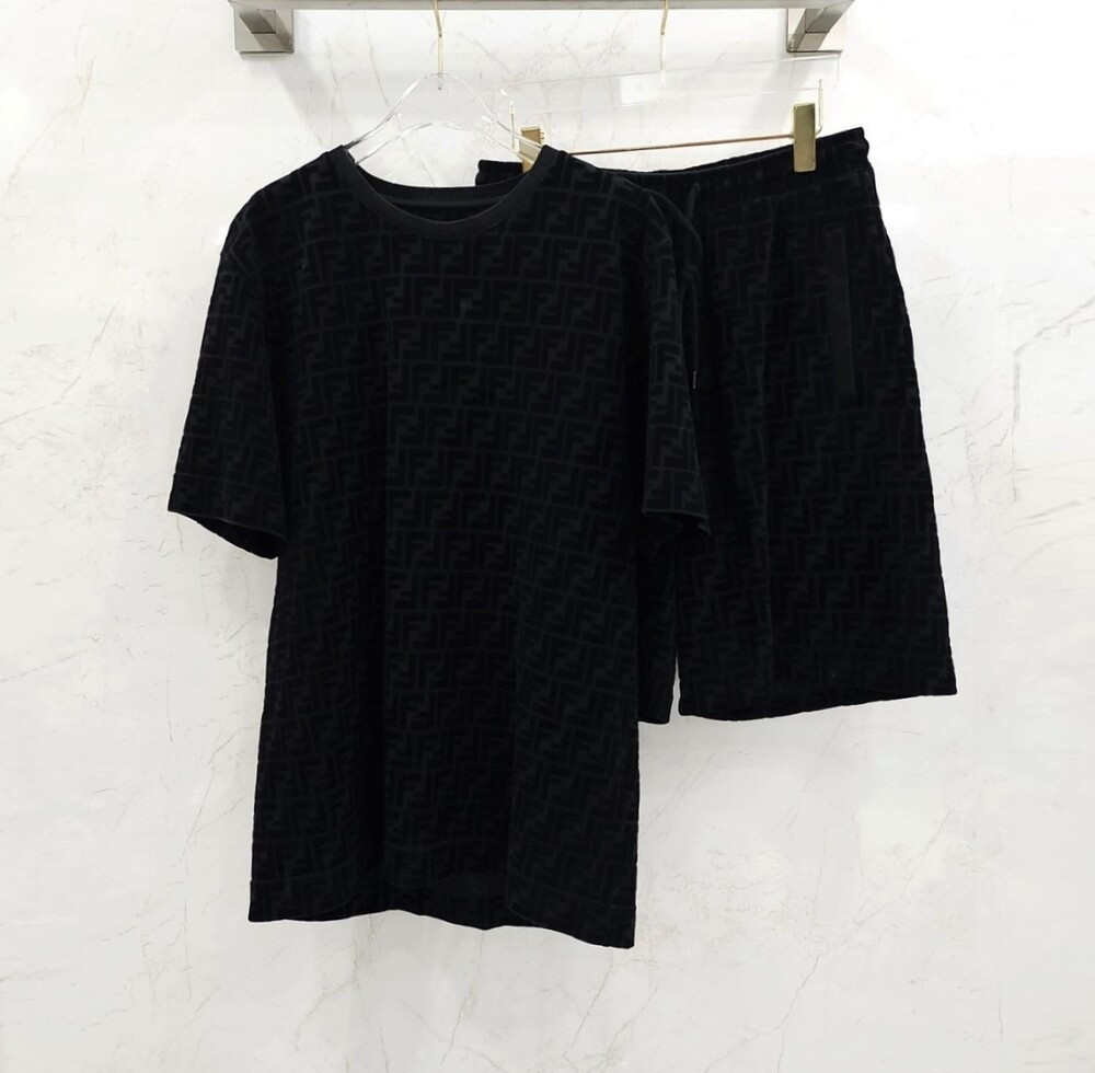 [럭스유] 48 / 펜디 FF 모티프 버뮤다 쇼츠 FB0689A7D5F0ABB