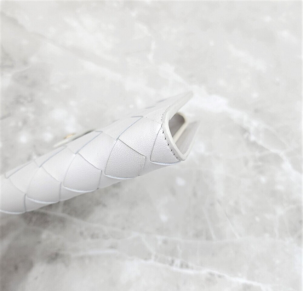 [럭스유] (새상품) 보테가베네타 화이트 인트레치아토 위빙 아이폰케이스