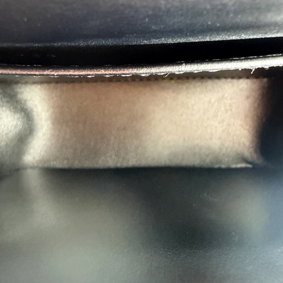 셀린느 미니 클로드 샤이니 카프스킨 크로스백 10I513DPV