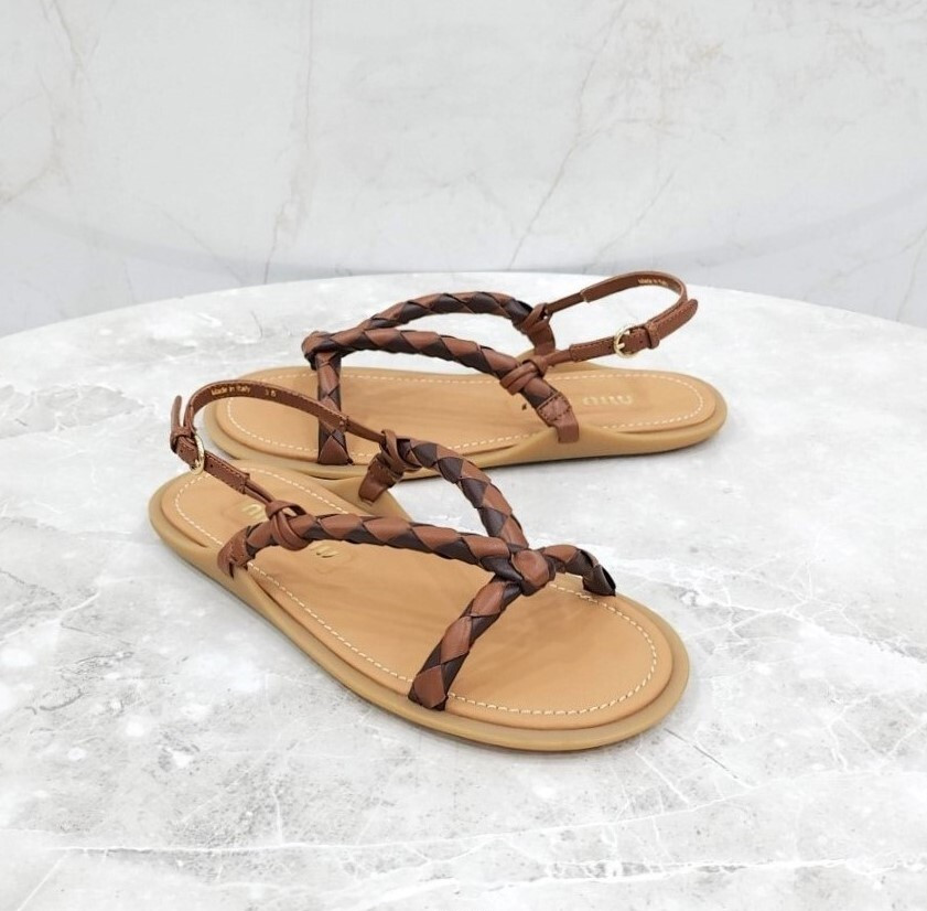 [럭스유] (새상품) 35 / 미우미우 브레이디드 레더 스트랩 샌들 꼬냑 5X409E