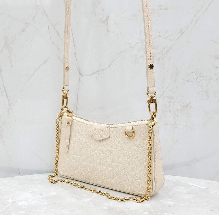 [럭스유] 루이비통 이지 파우치 온 스트랩 체인백 M81066