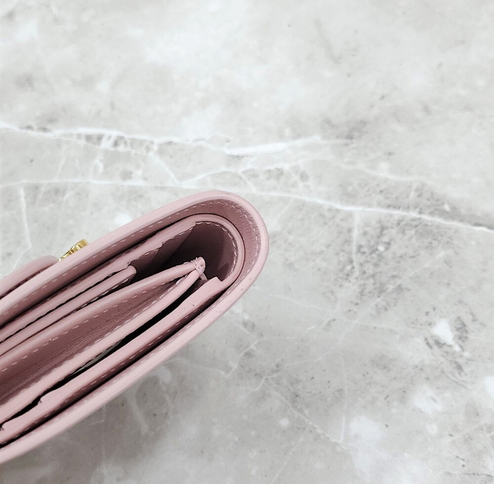 [럭스유] 셀린느 핑크 스몰 트리옹프 플랩 지갑 10D783DPV