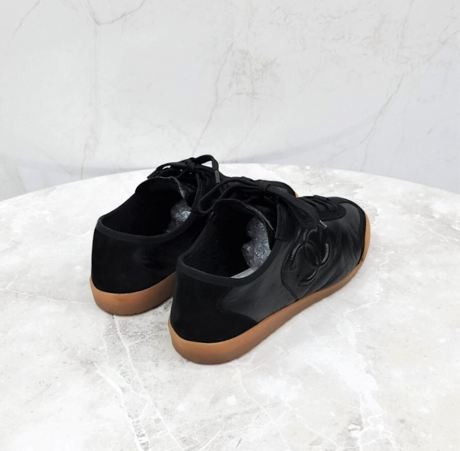 [럭스유] 37 / 샤넬 24FW CC로고 벨벳 카프스킨 스니커즈 G45996