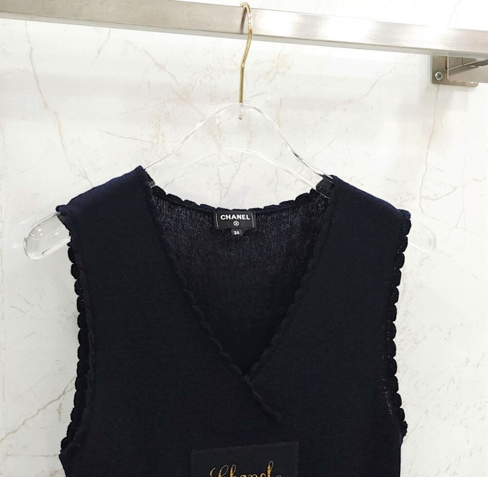 [럭스유] 34 / 샤넬 24FW 프리컬렉션 울 슬리브리스 탑 P78388