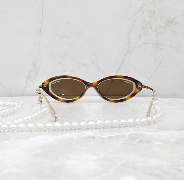 [럭스유] (새상품) 샤넬 캣아이 진주 스트랩 선글라스 A71356