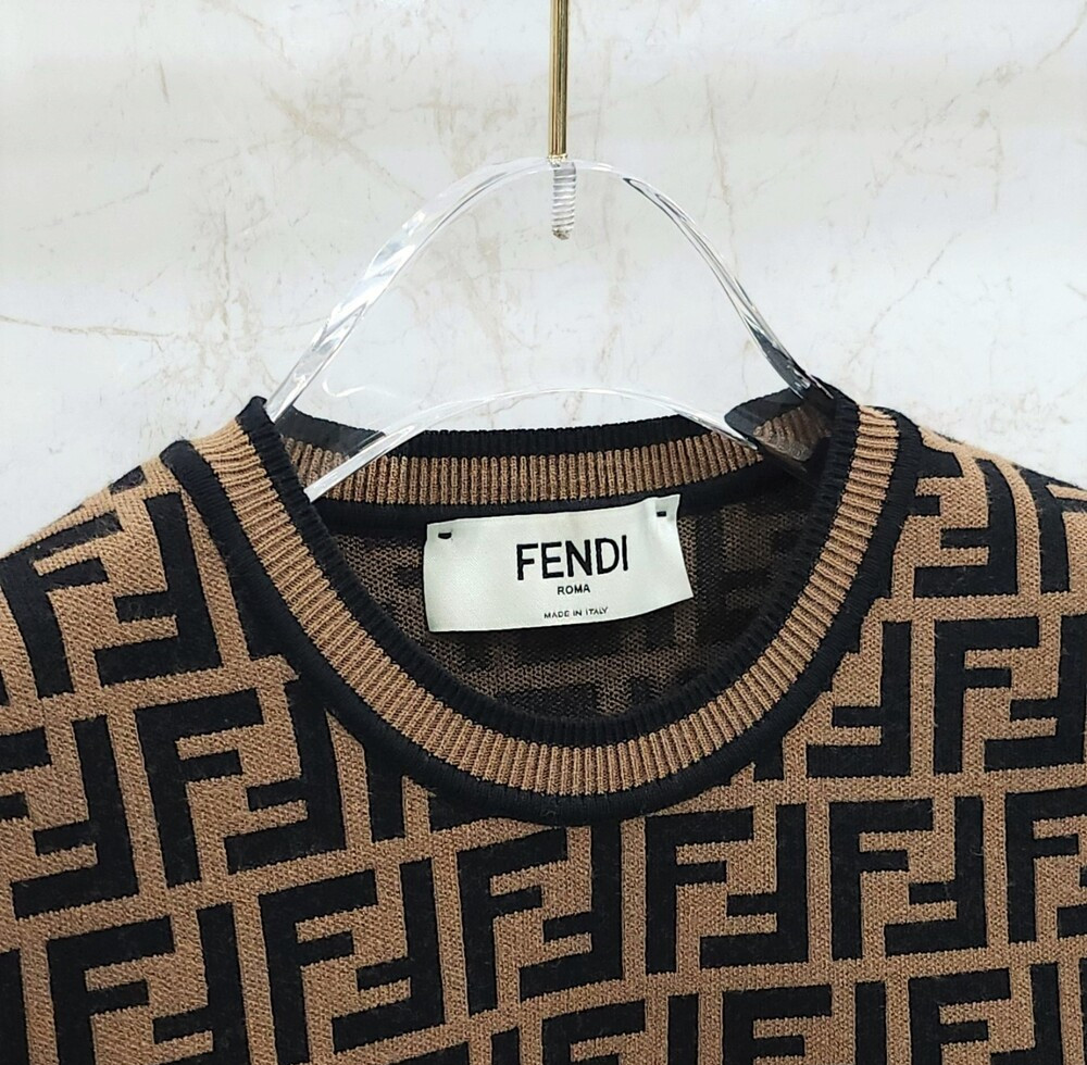 [럭스유] 36 / 펜디 FF 모티프 패브릭 스웨터 니트 FZY702