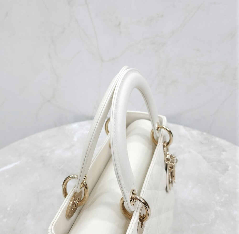 [럭스유] 디올 레이디 디올 백 미디움 화이트 금장