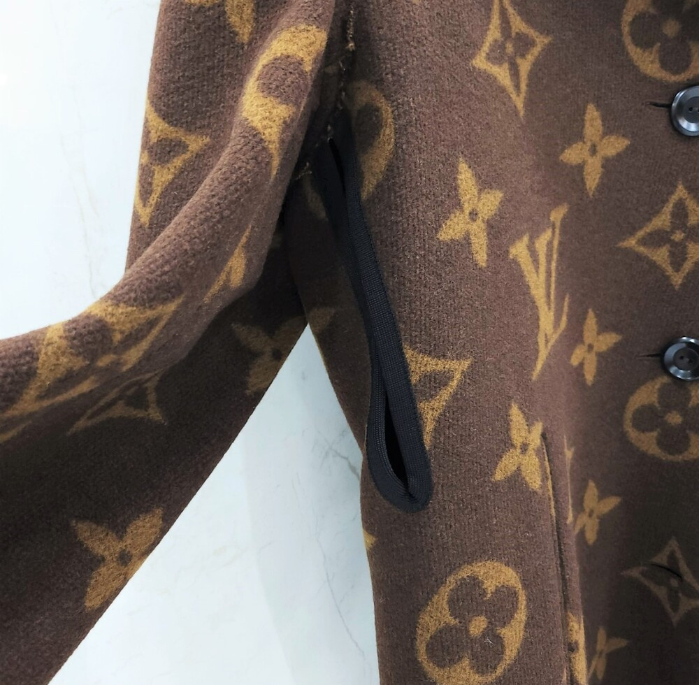 [럭스유] 34 / 루이비통 로우 엣지 디테일 모노그램 코트