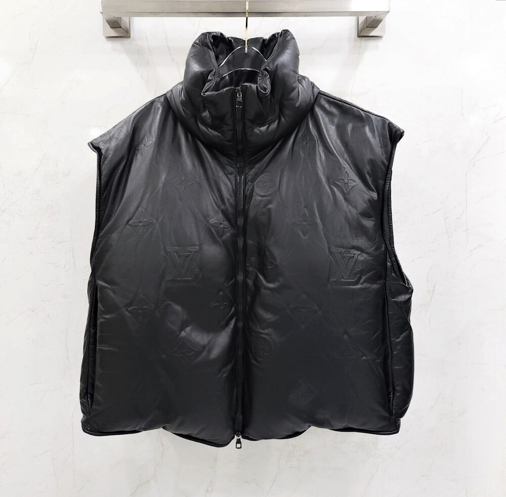 [럭스유] M / 루이비통 한정판 모노그램 보이 푸퍼 레더 조끼
