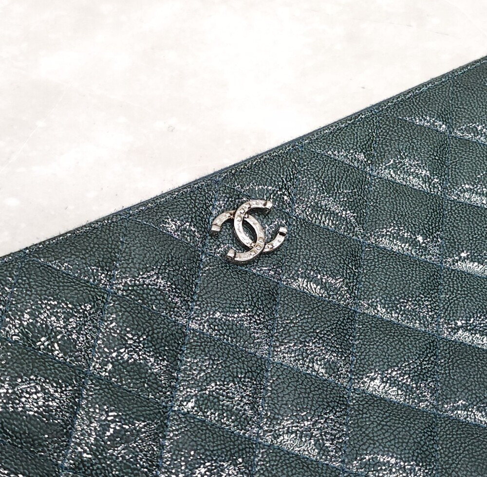 [럭스유] 샤넬 클래식 클러치 에나멜 라지 19번대