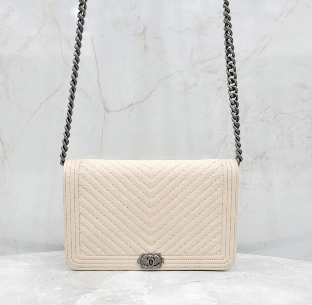 [럭스유] 샤넬 캐비어 보이 샤넬 쉐브론 WOC 체인 숄더백 29번대 AP1117