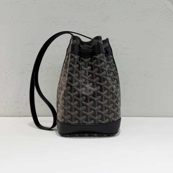 고야드 쁘띠플로 PM 블랙 버킷백 AMAFLOTPM01