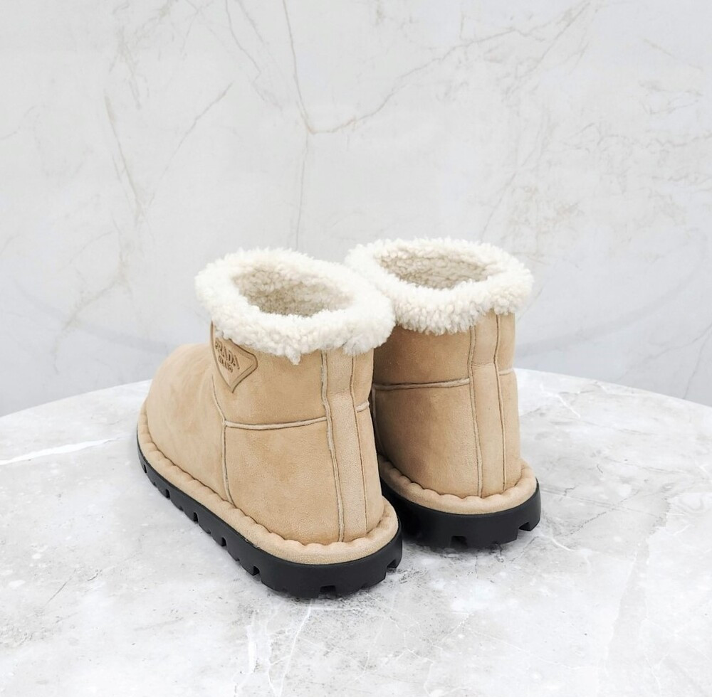 [럭스유] (새상품) 35.5 / 프라다 스웨이드 시어링 어그 부츠 1T217N