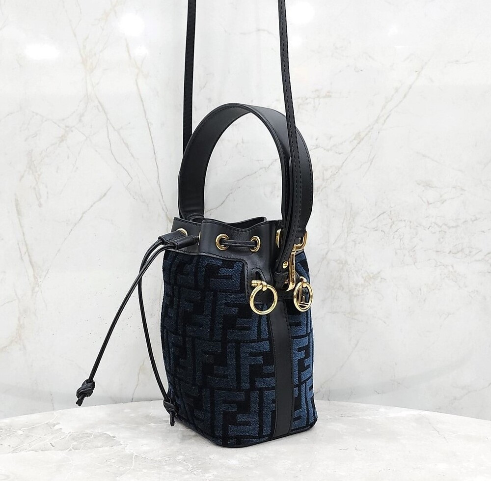 [럭스유] 펜디 FF 몬트레조 레더 버킷 미니백 8BS010