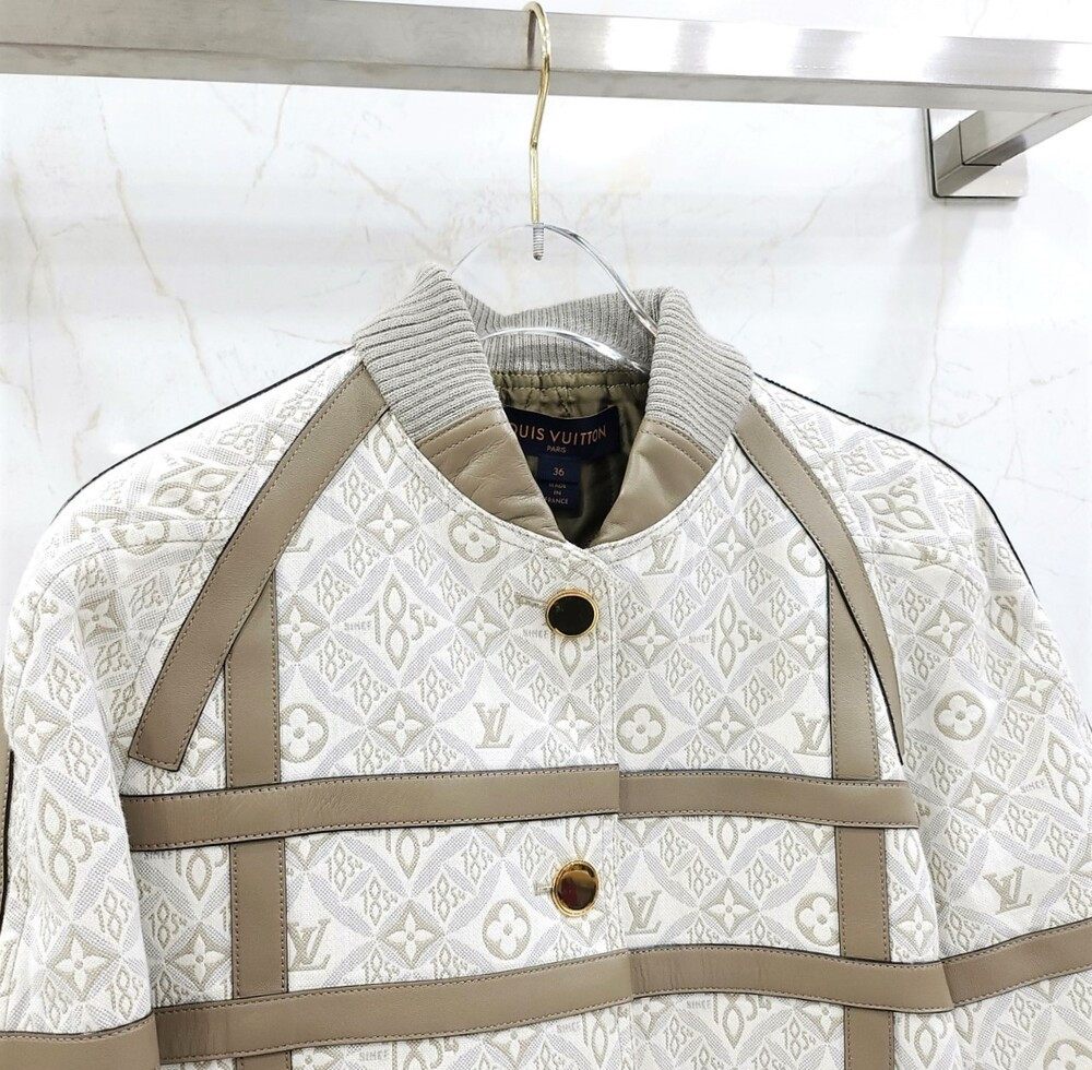 [럭스유] 36 / 루이비통 LV 모노그램 1854 레더 바시티 봄버 자켓 1A9MIO