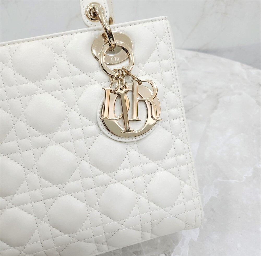 [럭스유] 디올 레이디 디올 백 미디움 화이트 금장