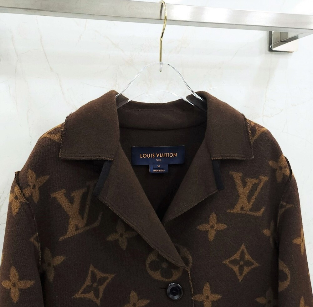 [럭스유] 34 / 루이비통 로우 엣지 디테일 모노그램 코트