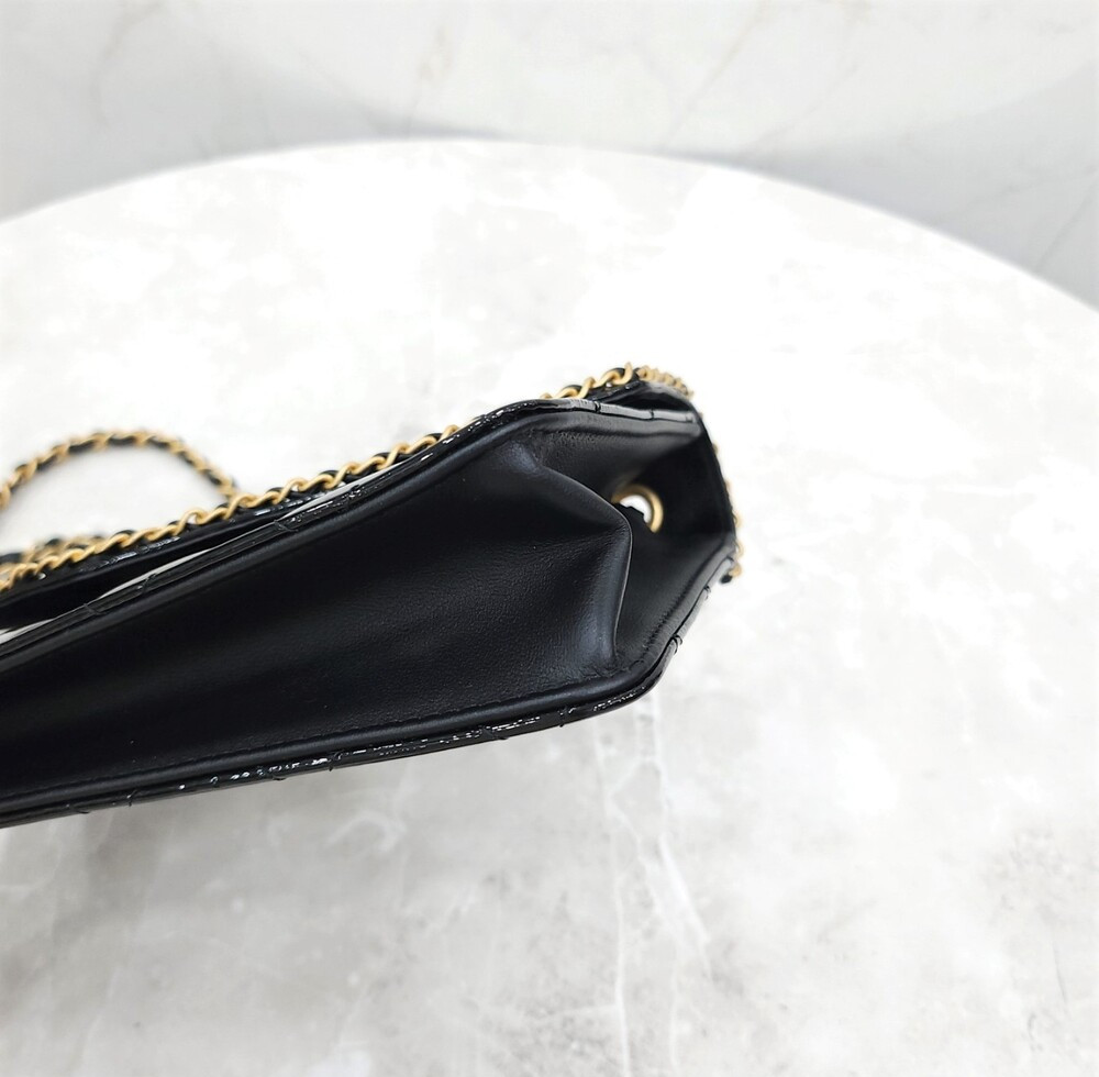 [럭스유] 샤넬 24C 하트 CC로고 페이던트 플랩 체인 숄더백 AS4900