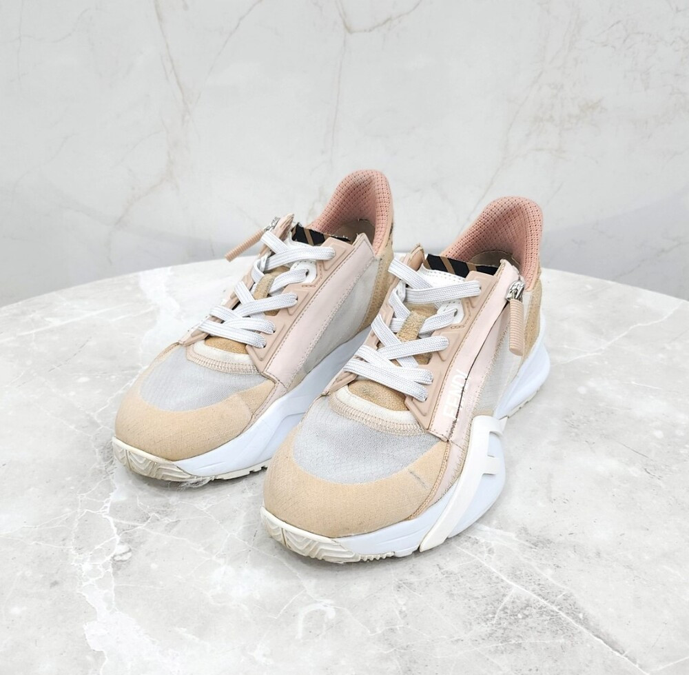 [럭스유] 36 / 펜디 플로우 로고 러너 스니커즈