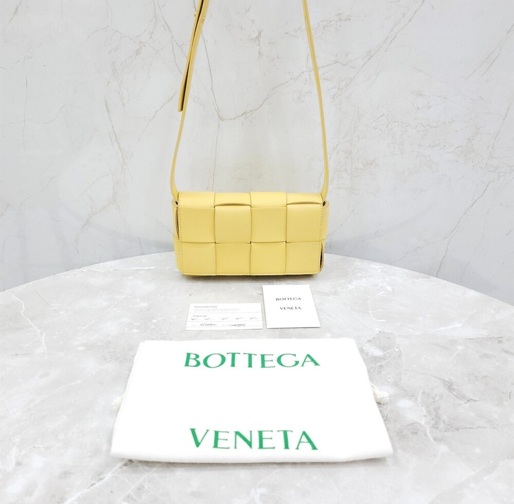 [럭스유] 보테가베네타 인트레치아토 카세트 벨트백 668572